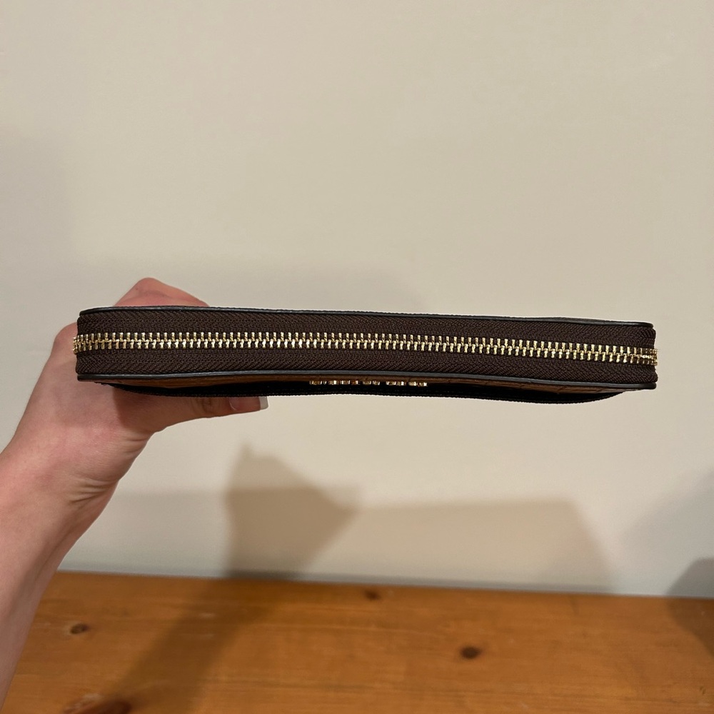 Michael Kors Logo Continental Wallet - Picture 5 of 7